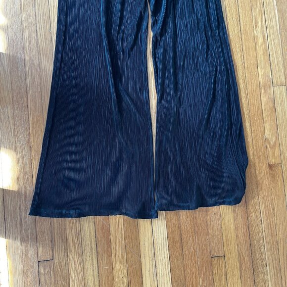 Alo High-waist Micro Plisse Straight Leg Pleated Pant - Picture 7 of 7